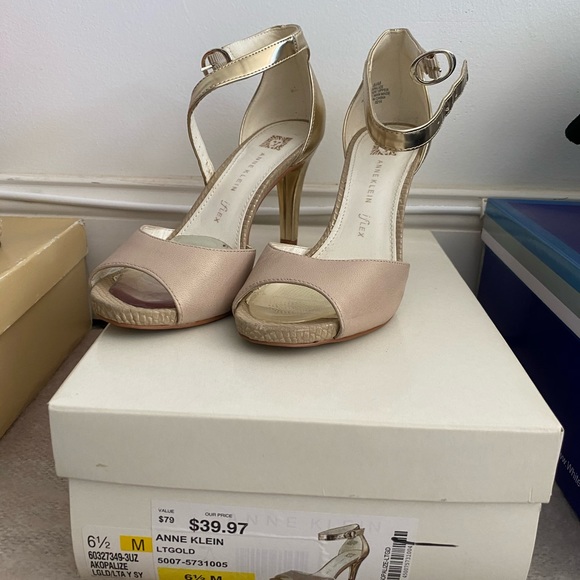 Shoes - Picture 6 of 13